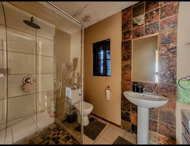 2 BEDROOM APARTMENT FOR SALE IN HONEYDEW GROVE